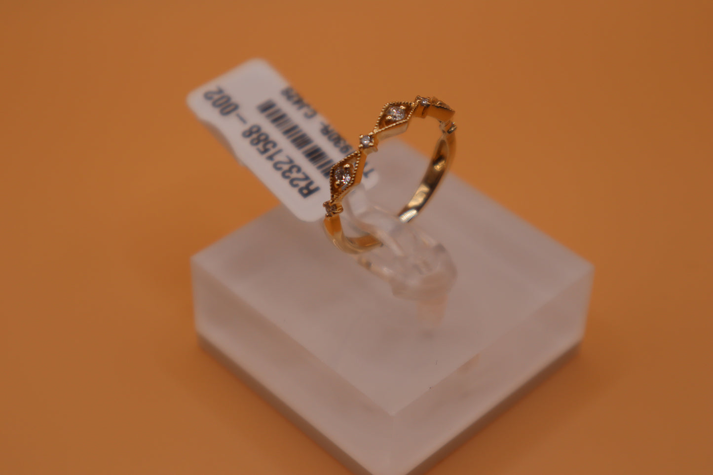 Anillo con diamantes en oro amarillo de 14k!!