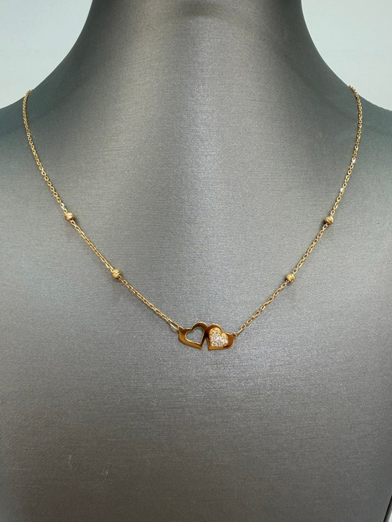 cadena fina con dos corazones y un corazon con circonia