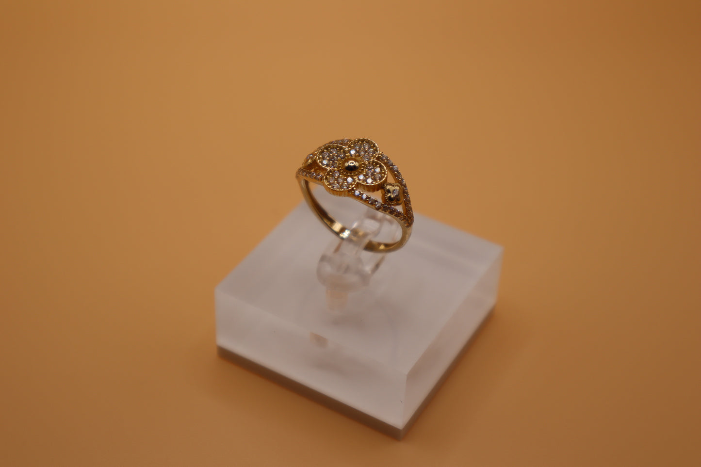 Anillo Van con zirconias en oro 14 k!!