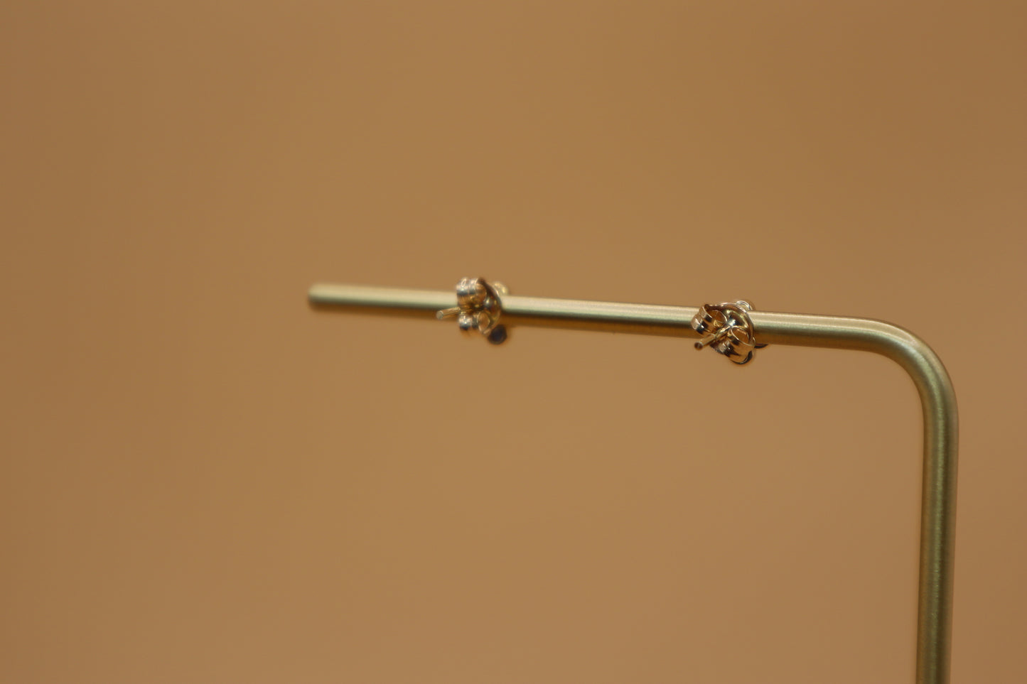Arete de piedras zafiro azul y oro 14 k !!