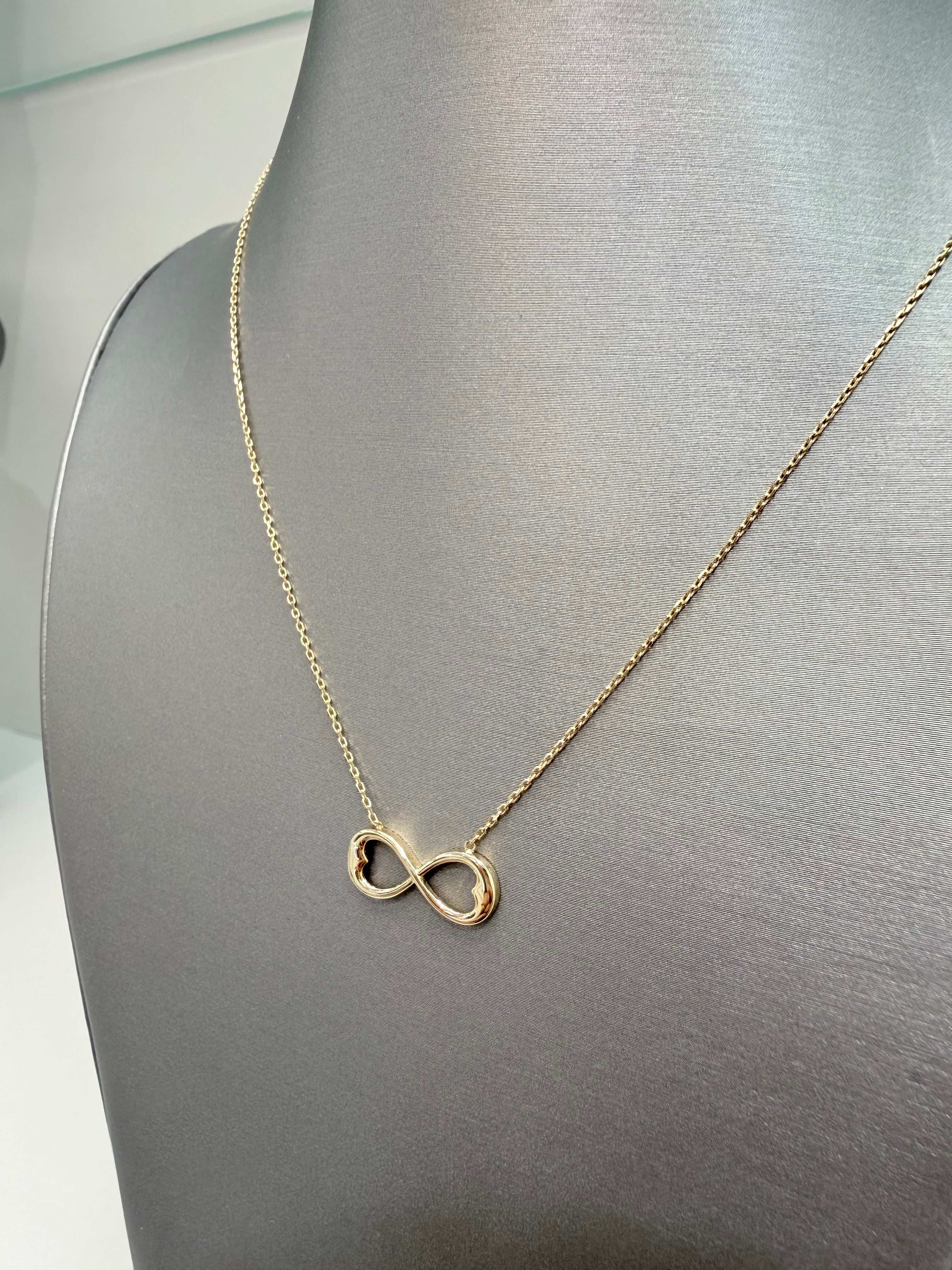 Cadena solida de 14 kt con dije de infinito