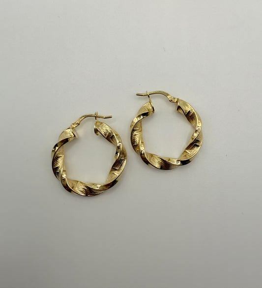 Argollas torcidas versa en oro de 14 kt!!