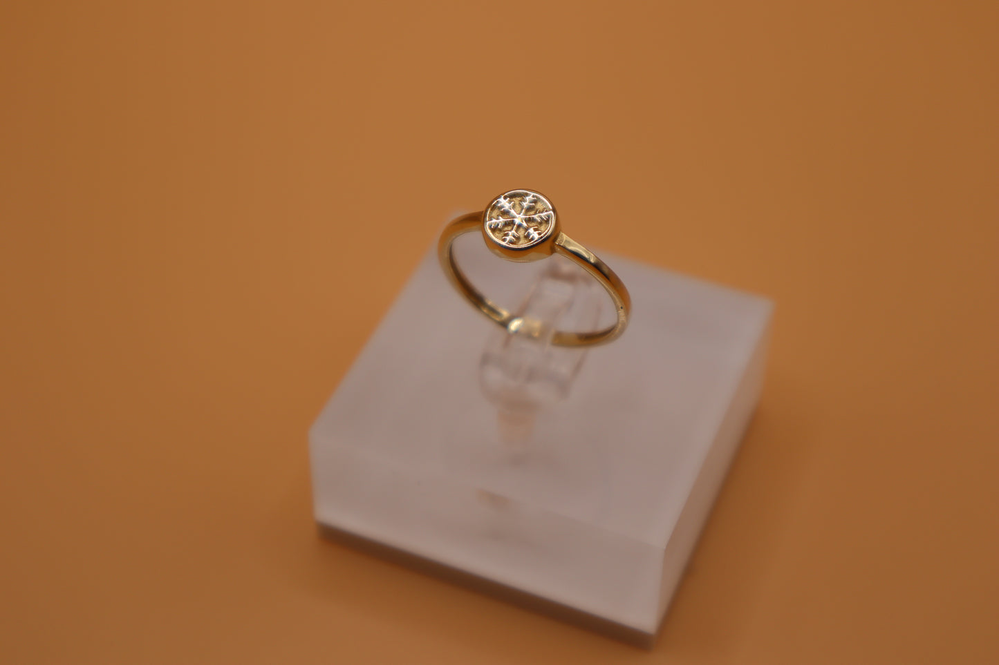 Anillo con diseño de copo de nieves en oro 14k!!