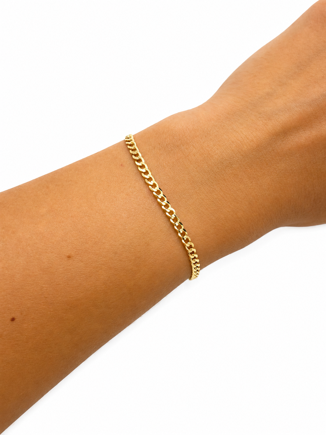 Pulsera cubana martillada sólida en 14 kt