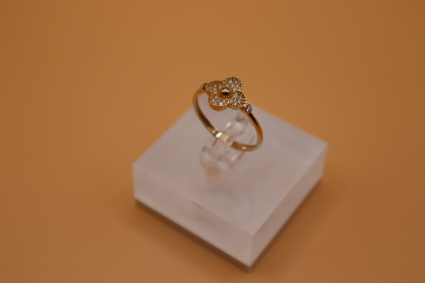 Anillo Van con zirconias en oro 14k!!