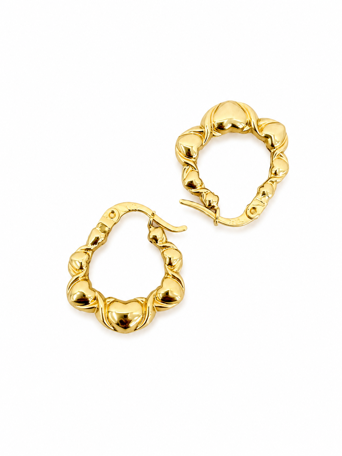 Argollas con diseño de corazón en oro 14 kt
