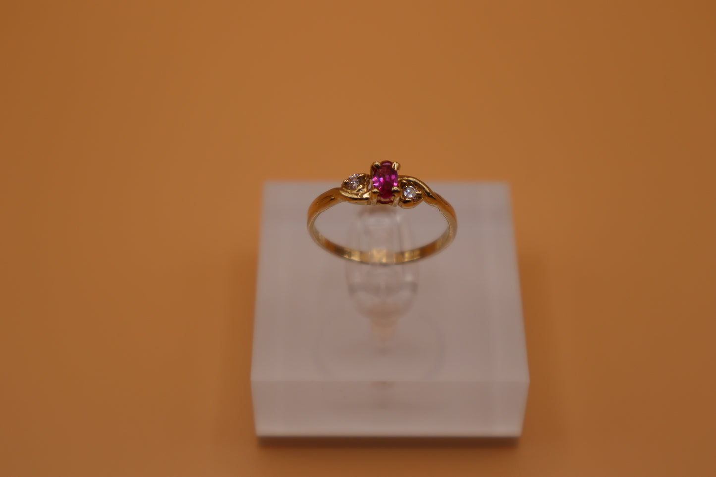 Anillo de oro con piedra rosa en 14k!!