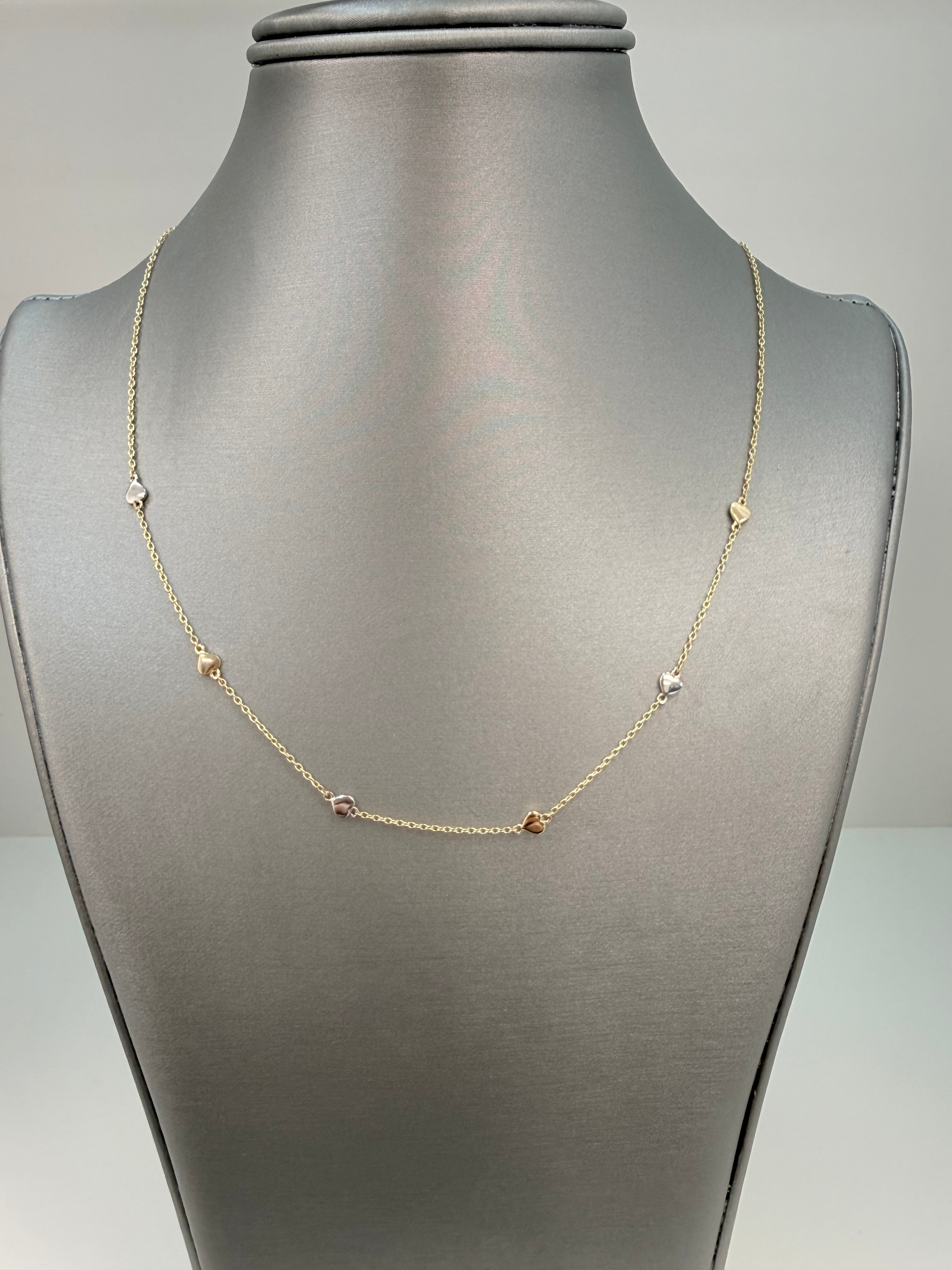 Cadena solida con diseño de corazones en oro blanco y amarillo en 14 kt