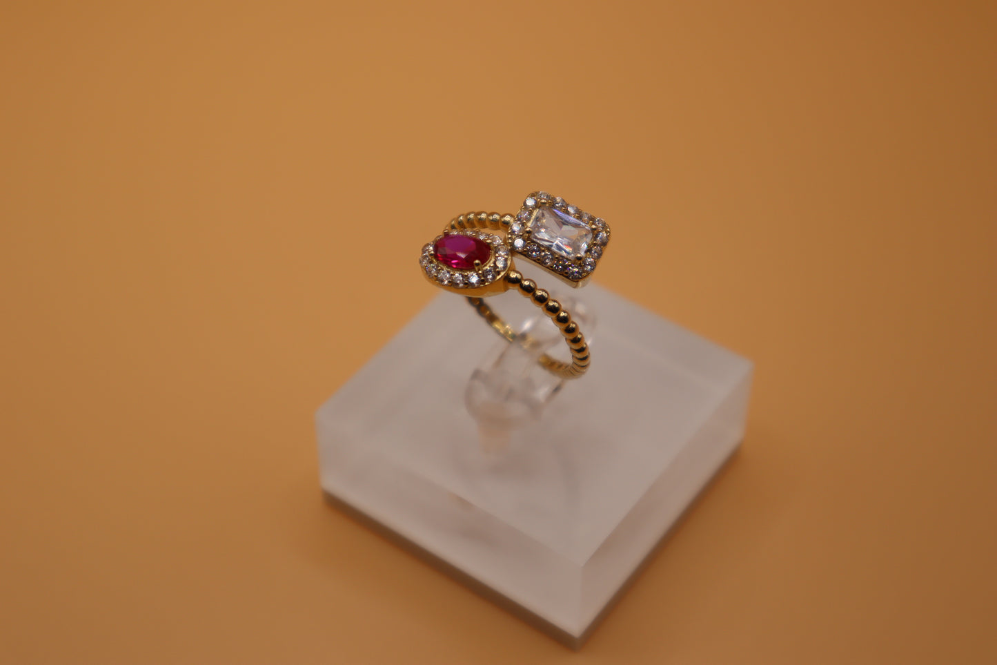 Anillo con zirconia blanca y rosada