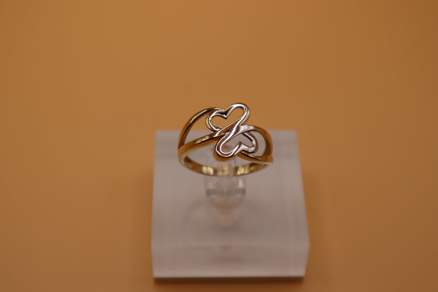 Anillo de corazones combinado con oro blanco