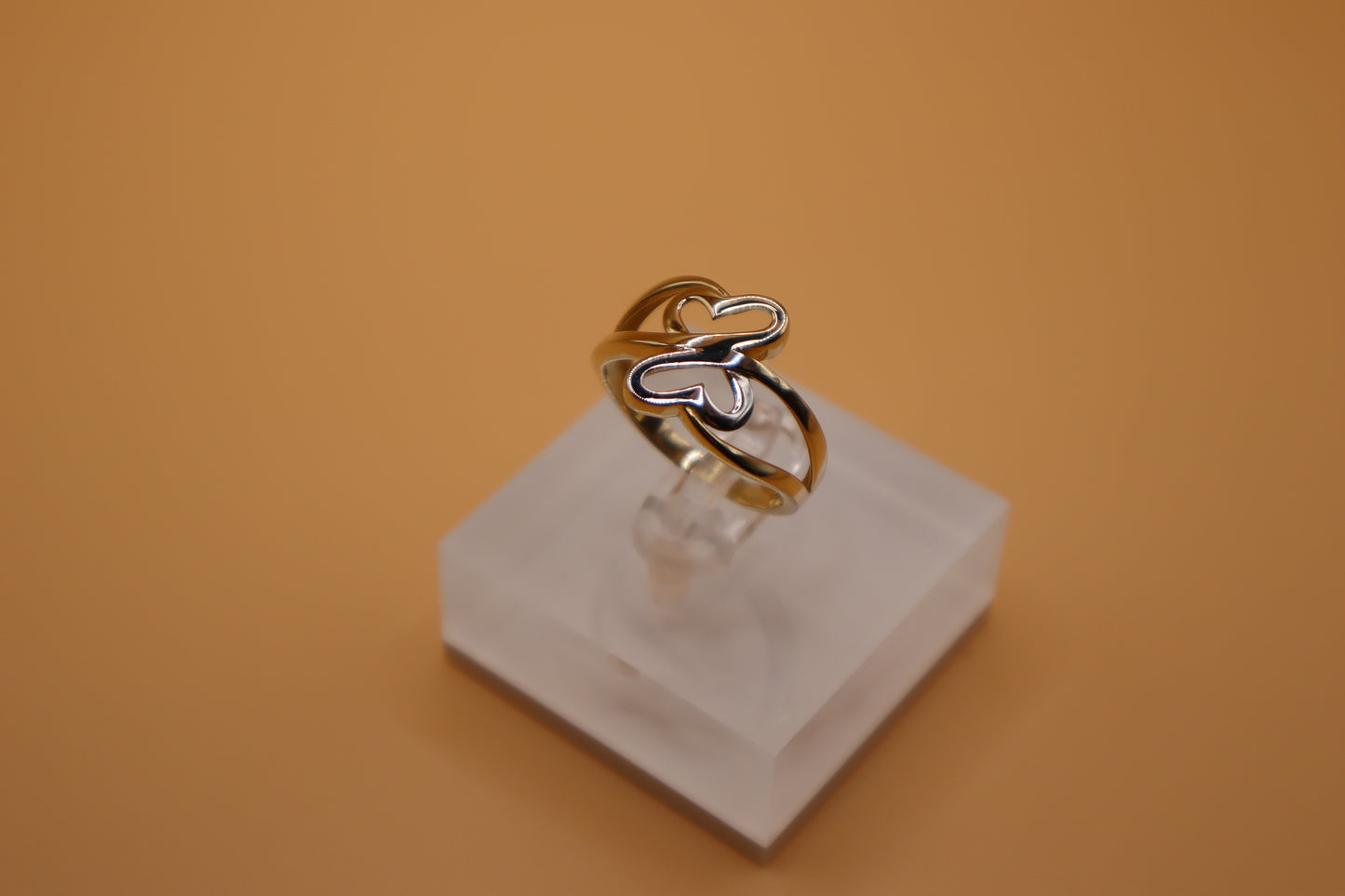 Anillo de corazones combinado con oro blanco