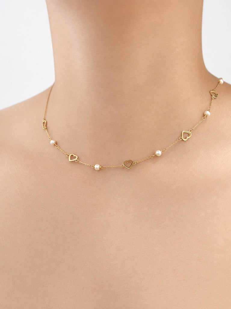 cadena con corazones y perlas blancas 14k