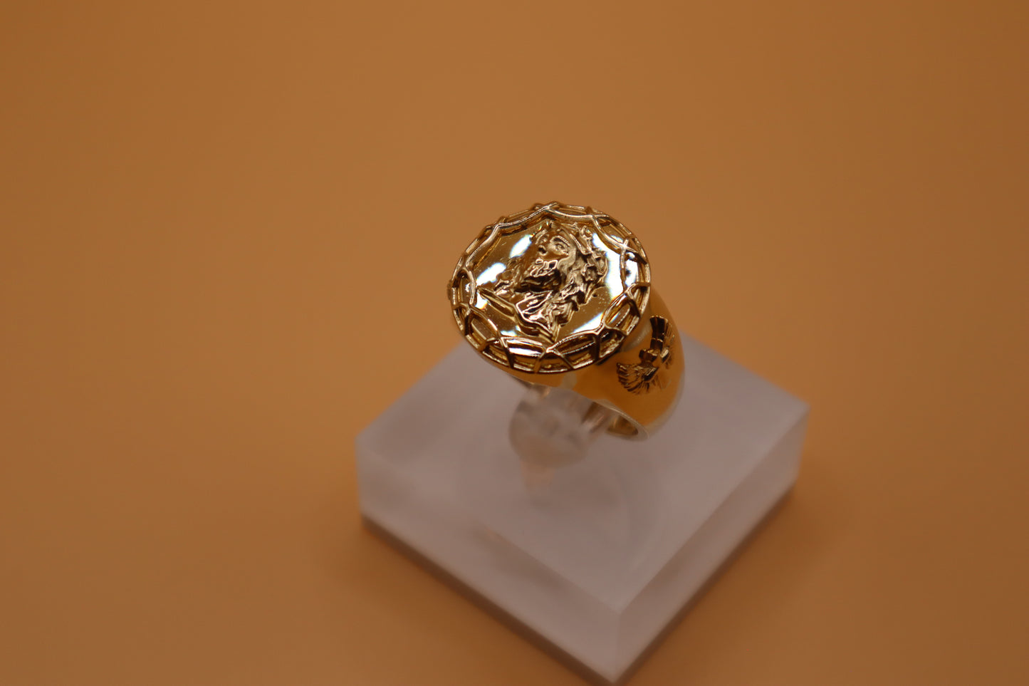 Anillo de hombre con cara de cristo en oro 14 k!!