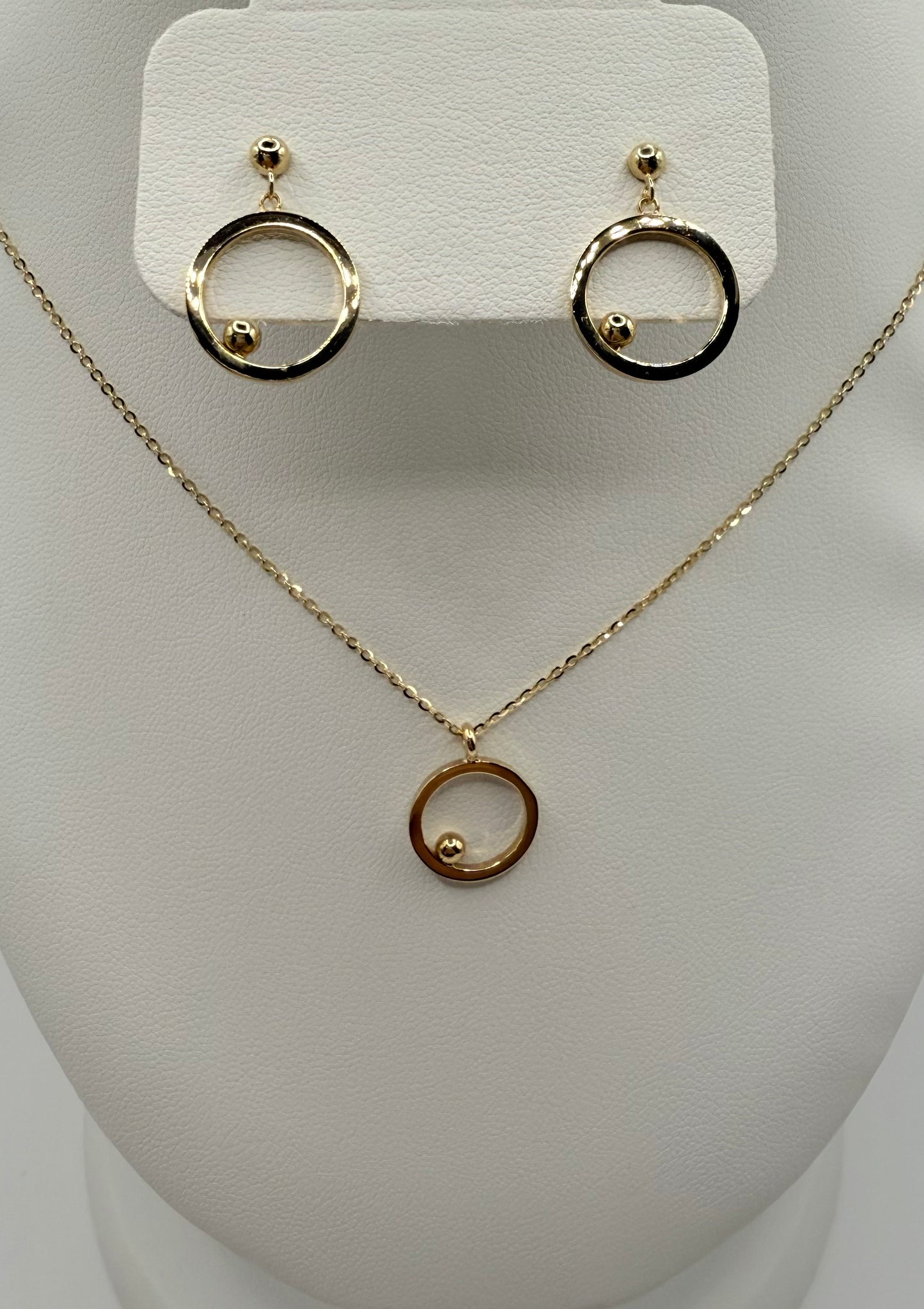 Set con diseño circular en oro de 14 kt !!