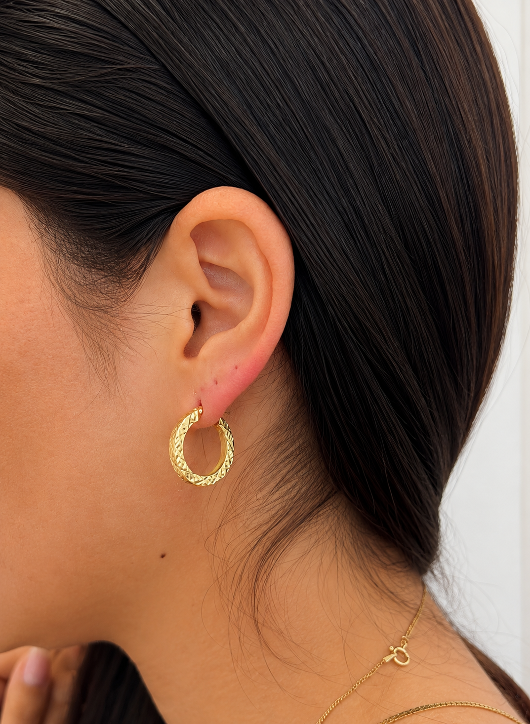 Argollas con textura en 14 kt