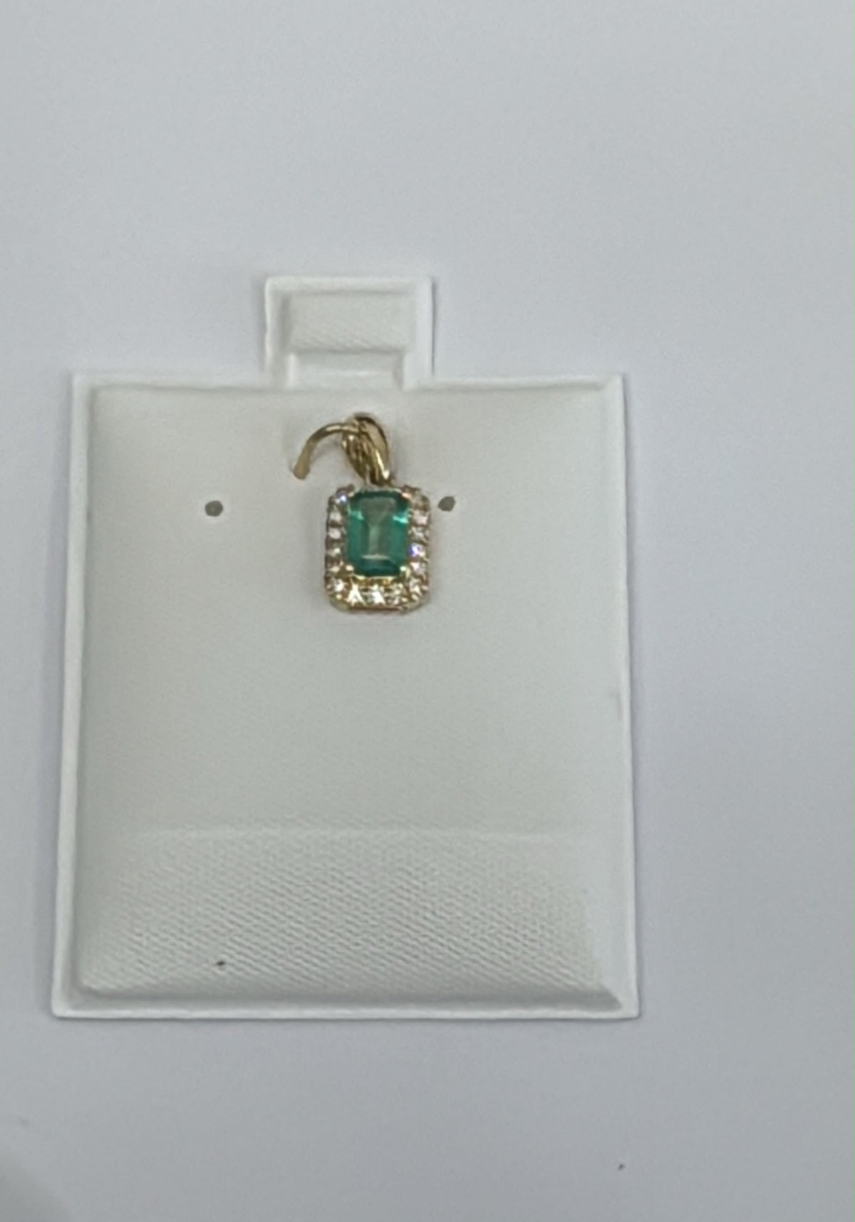 Dije 18k esmeralda