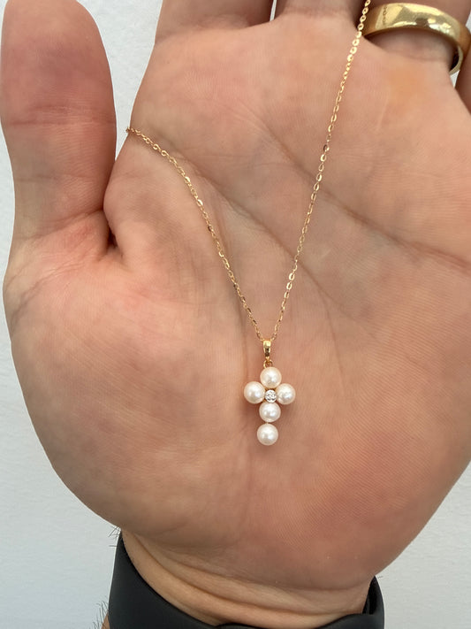 Cadena de Cruz de perlas y diamantes en oro de 14 kt