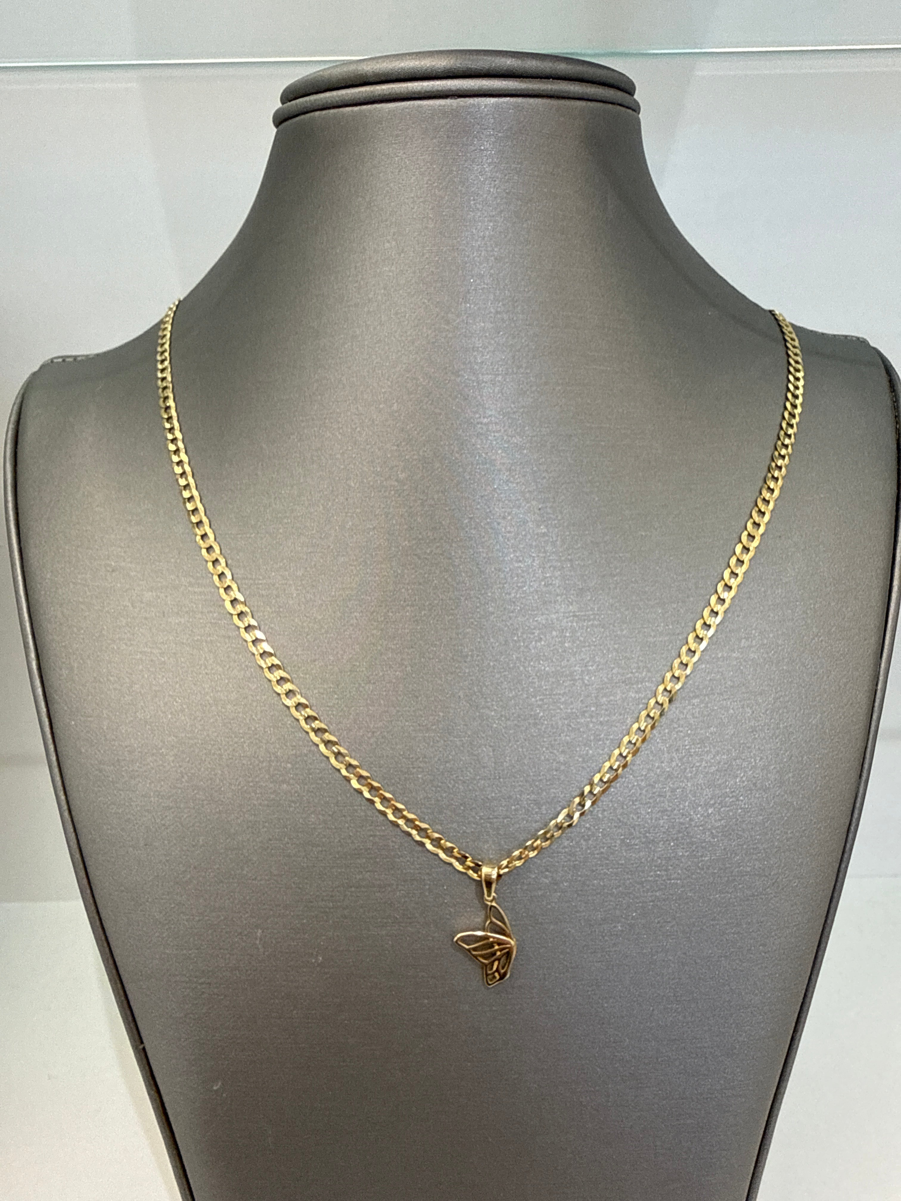 Cadena cubana martillada en oro 14kt con dije de mariposa
