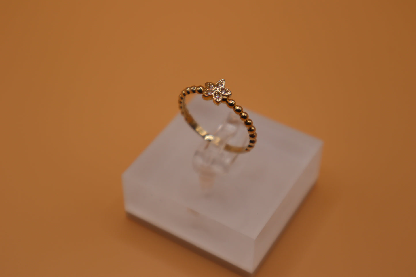 Anillo de oro con diseño de estrella en 14k!!