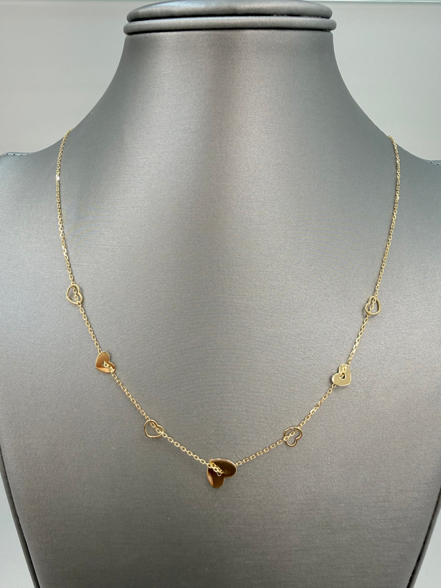 Cadena solida con diseño de corazones en oro de 14 kt