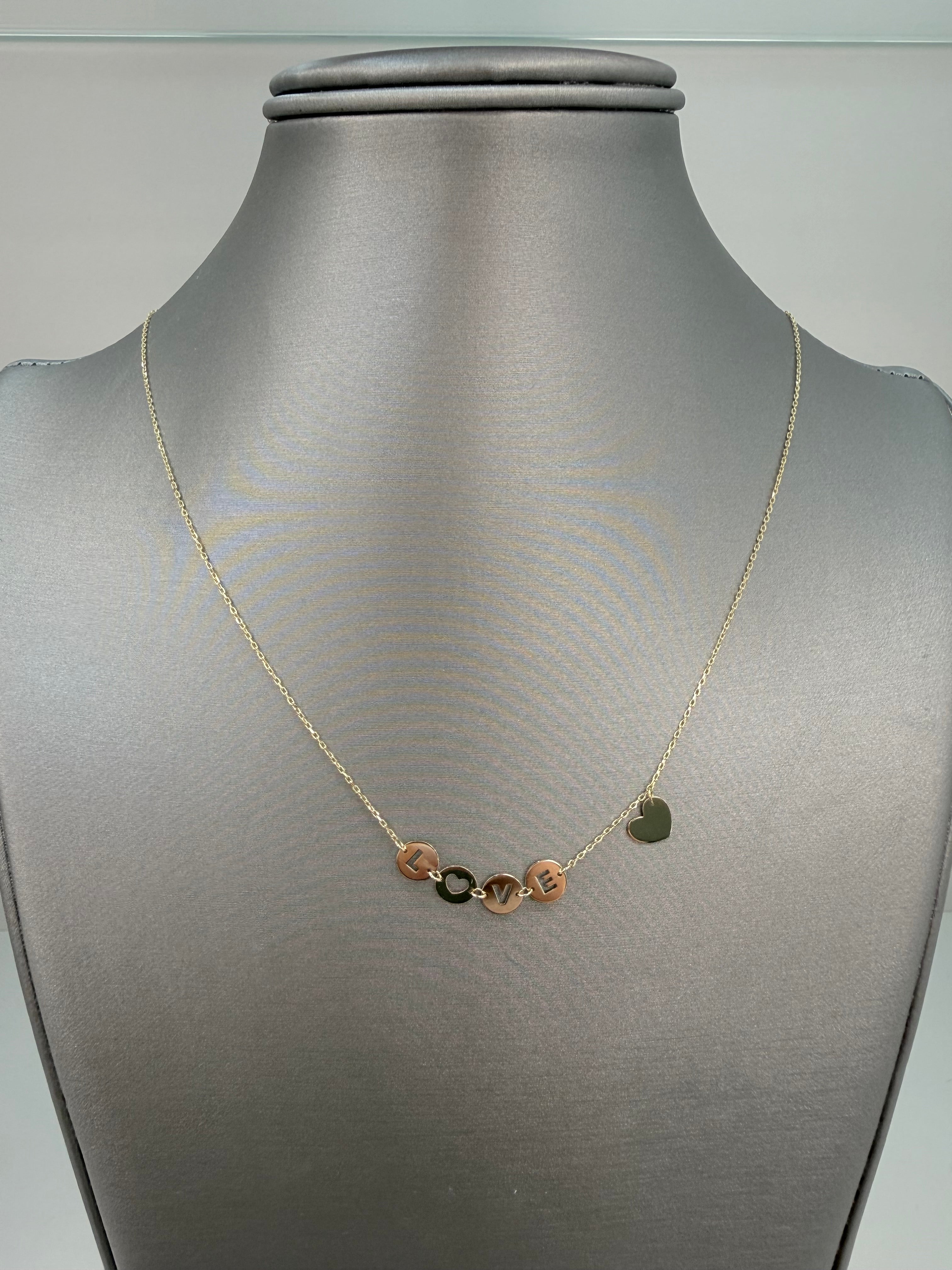 Cadena solida con diseño de Love y corazones en 14 kt