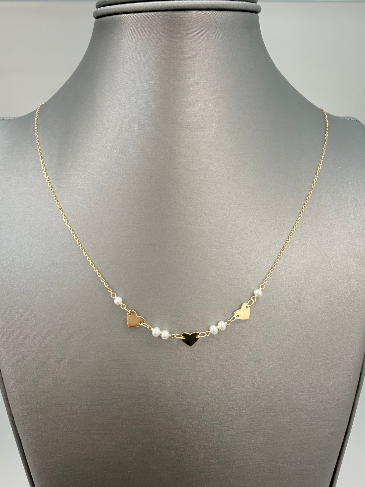 Cadena solida de corazones y perlas naturales de río en oro de 14 kt