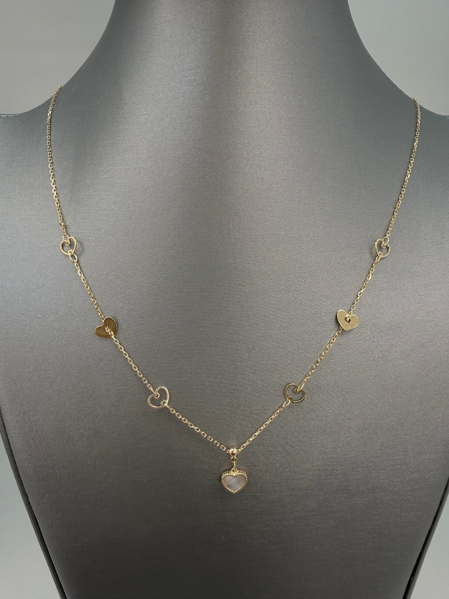 Cadena solida con diseño de corazones en oro de 14 kt