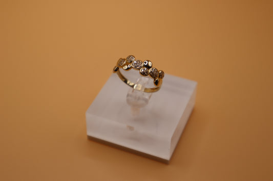 Anillo con diseño de círculos y zirconias en oro 14 k!!