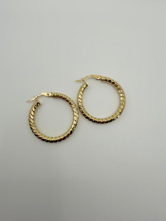 Argollas con textura en oro de 14 kt!!