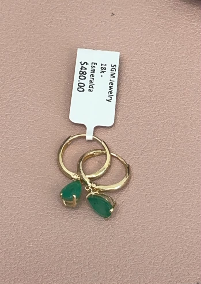 huggui de esmeralda colgando 18k