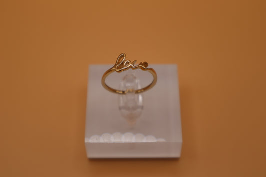 Anillo con diseño de Love en oro de 14k!!