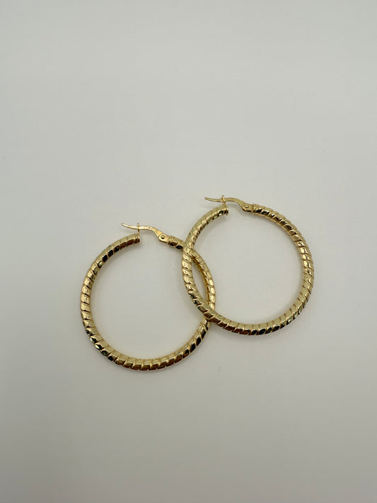 Argollas con textura en oro de 14 kt!!