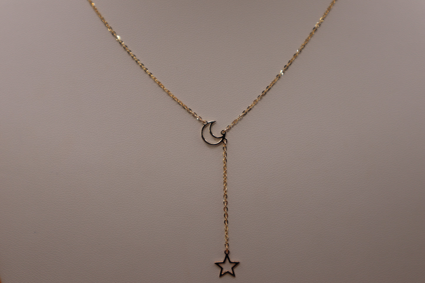 Cadena de luna y estrella en oro amarillo de 14k!!