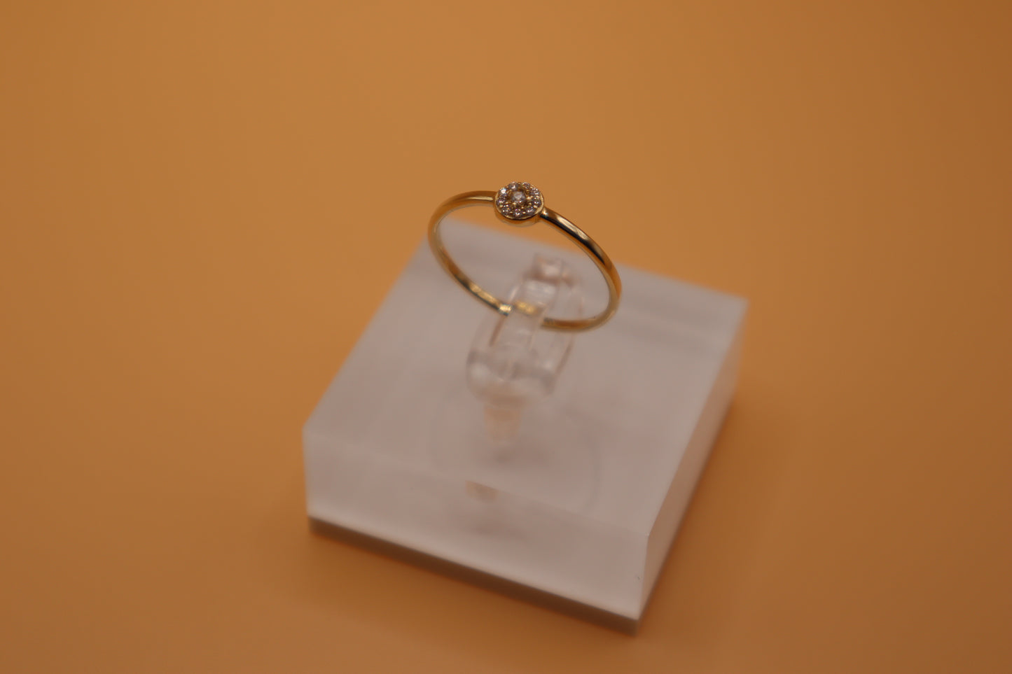 Anillo con piedras zirconias en oro 14k!!