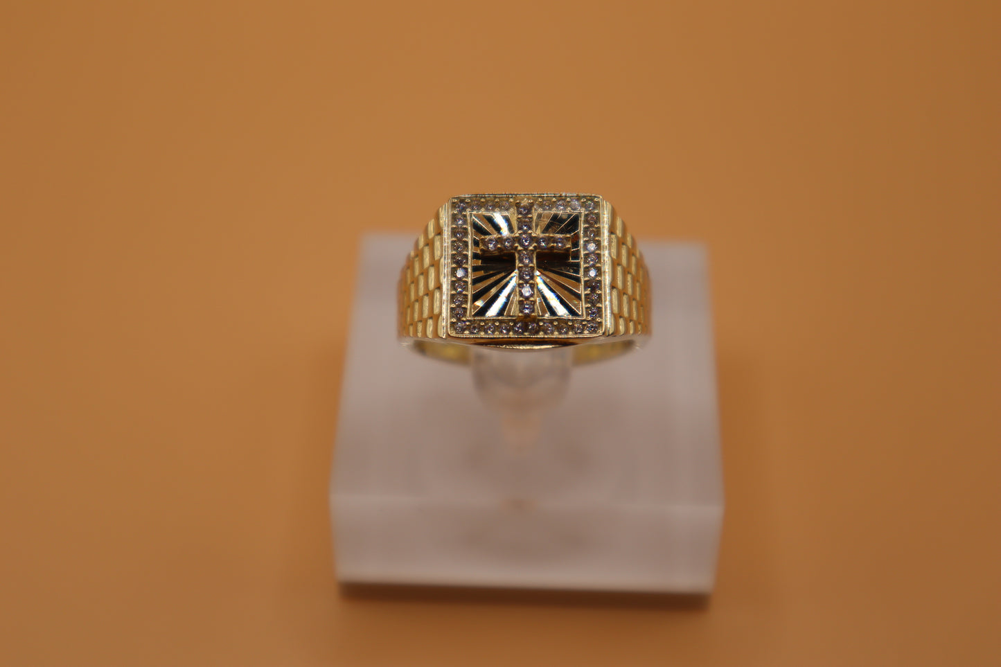 Anillo de hombre con zirconia y cruz en oro 14 k!!