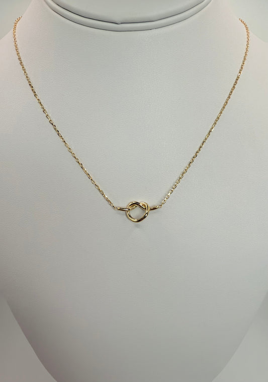 Cadena con diseño de nudo sólido en oro de 14 kt!!