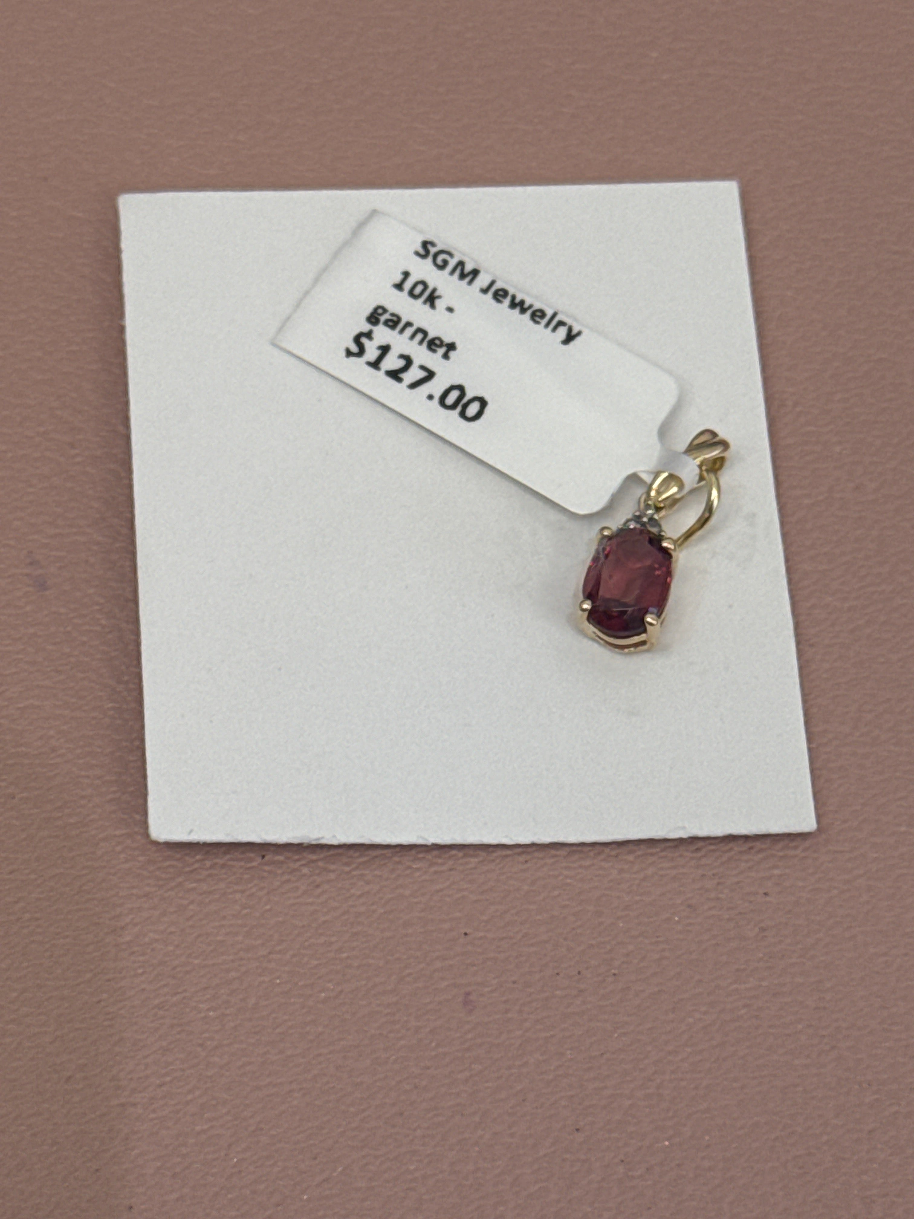 dije Piedras 10k garnet