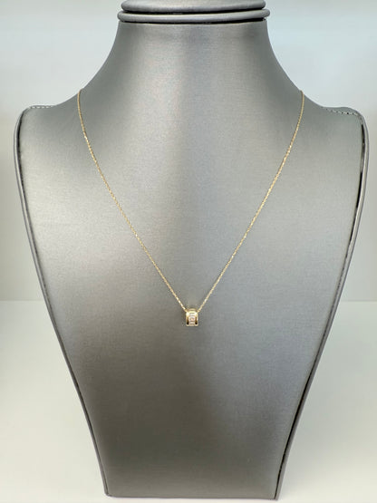 Cadena solida con charm de zirconia en oro de 14 kt