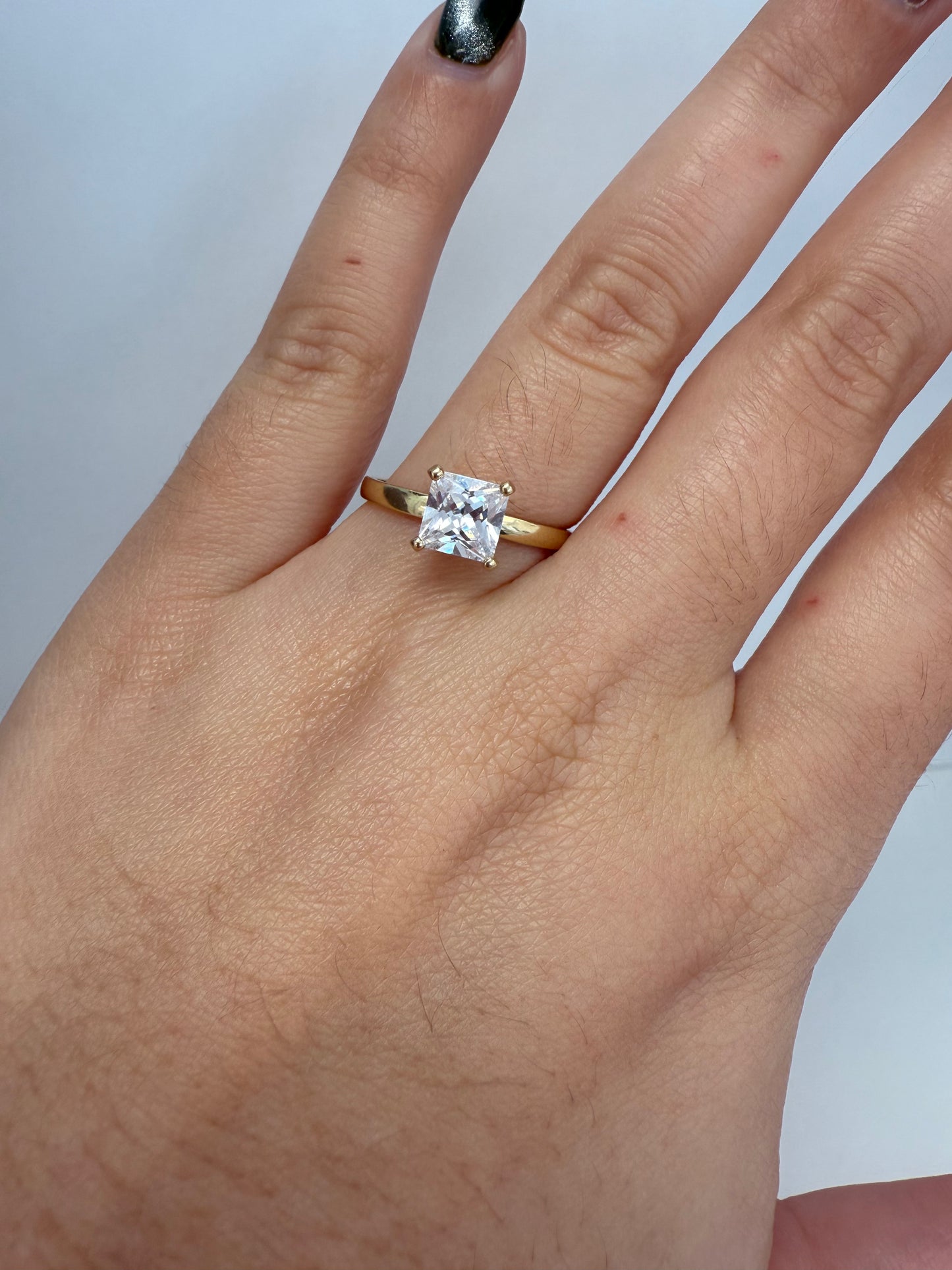 Anillo de compromiso con piedra cuadrada 14k size 7.5
