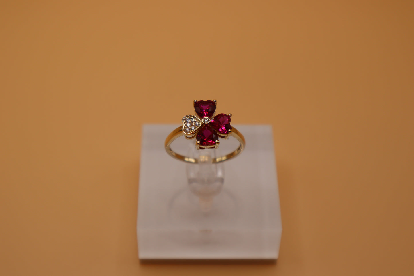 Anillo de trebol rosado