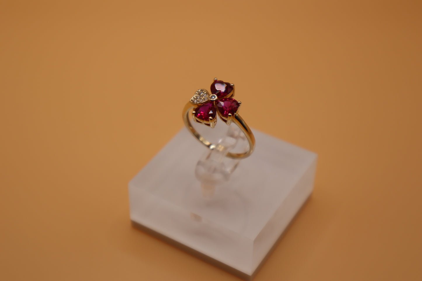 Anillo de trebol rosado