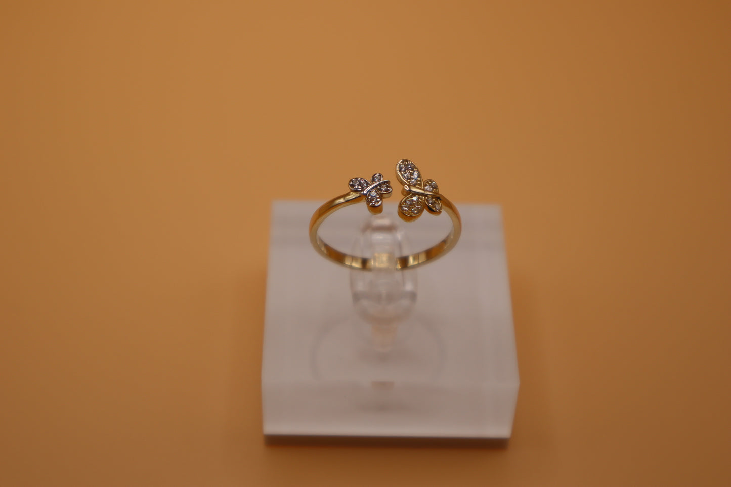 Anillo con doble mariposa 14k