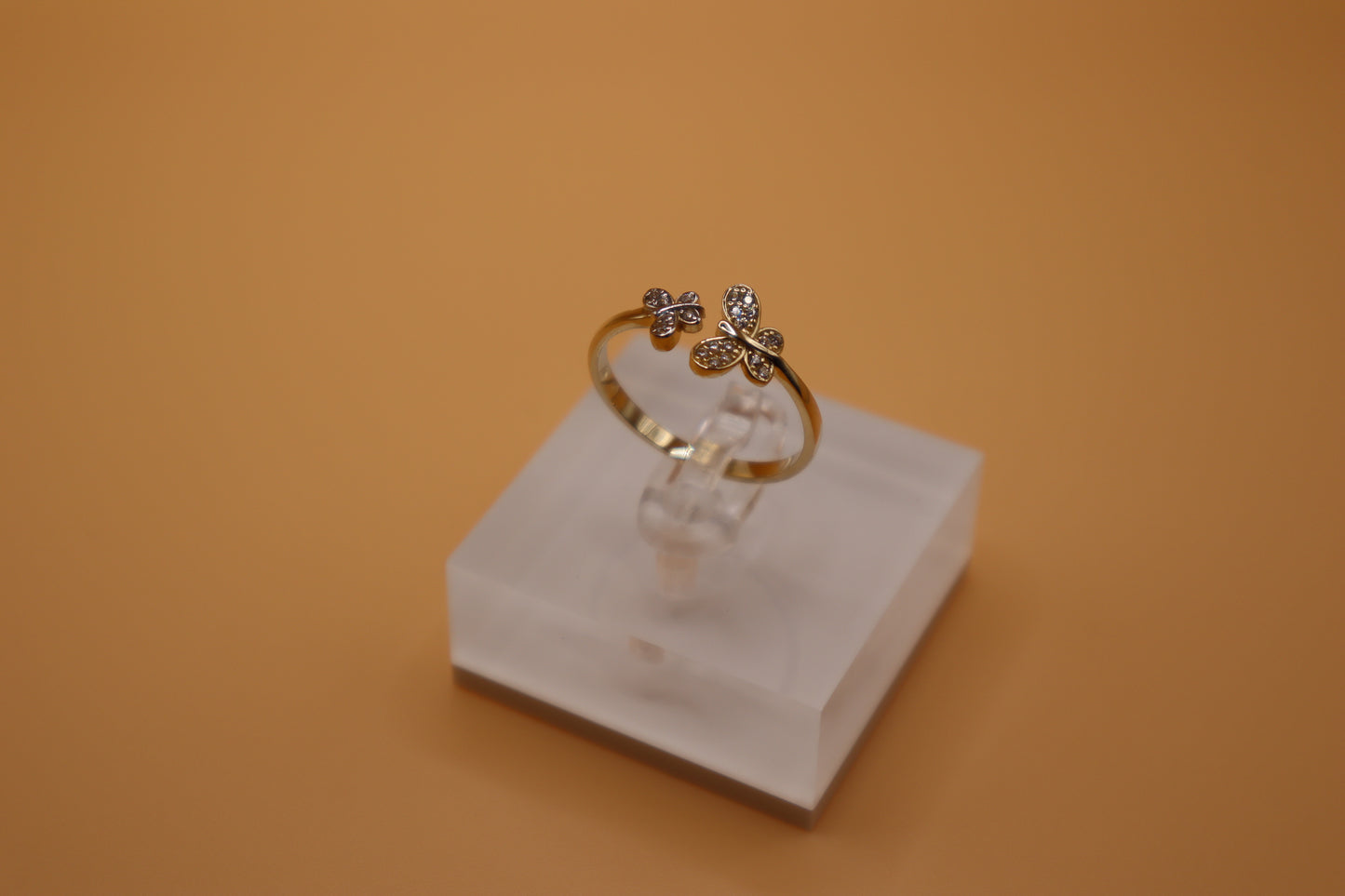 Anillo con doble mariposa 14k