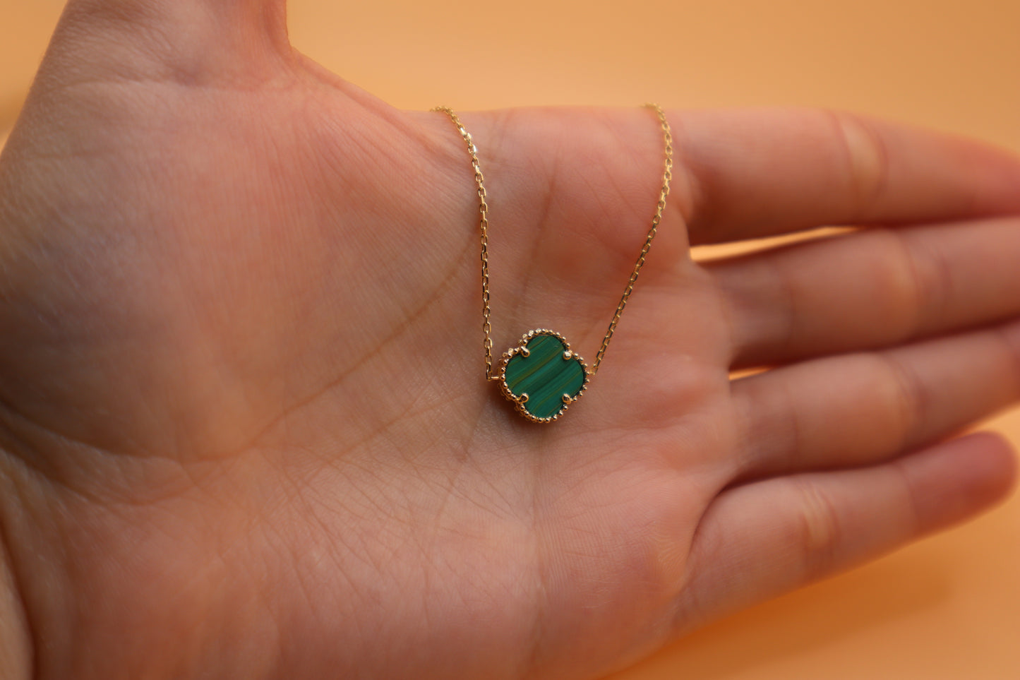 Pulsera de flor verde 14k